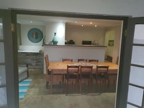 Dining - Nunuburd Lodge (Durban)