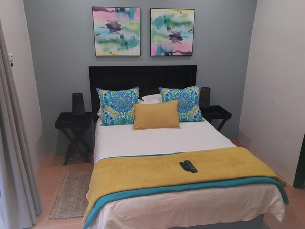 Free WiFi, bed sheets - Nunuburd Lodge (Durban)