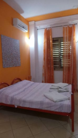 Quarto triplo standard | Berços (sobretaxa), Wi-Fi de cortesia, roupa de cama