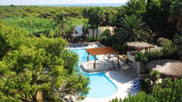 Piscine extérieure (ouverte en saison)