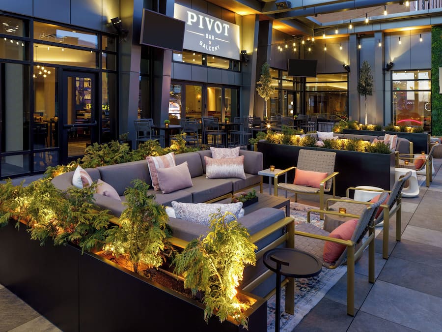 2 restaurants, American cuisine