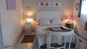 Rollaway beds, free WiFi, individually decorated, individually furnished