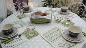 Free daily continental breakfast - La Gallinette (Villedubert)