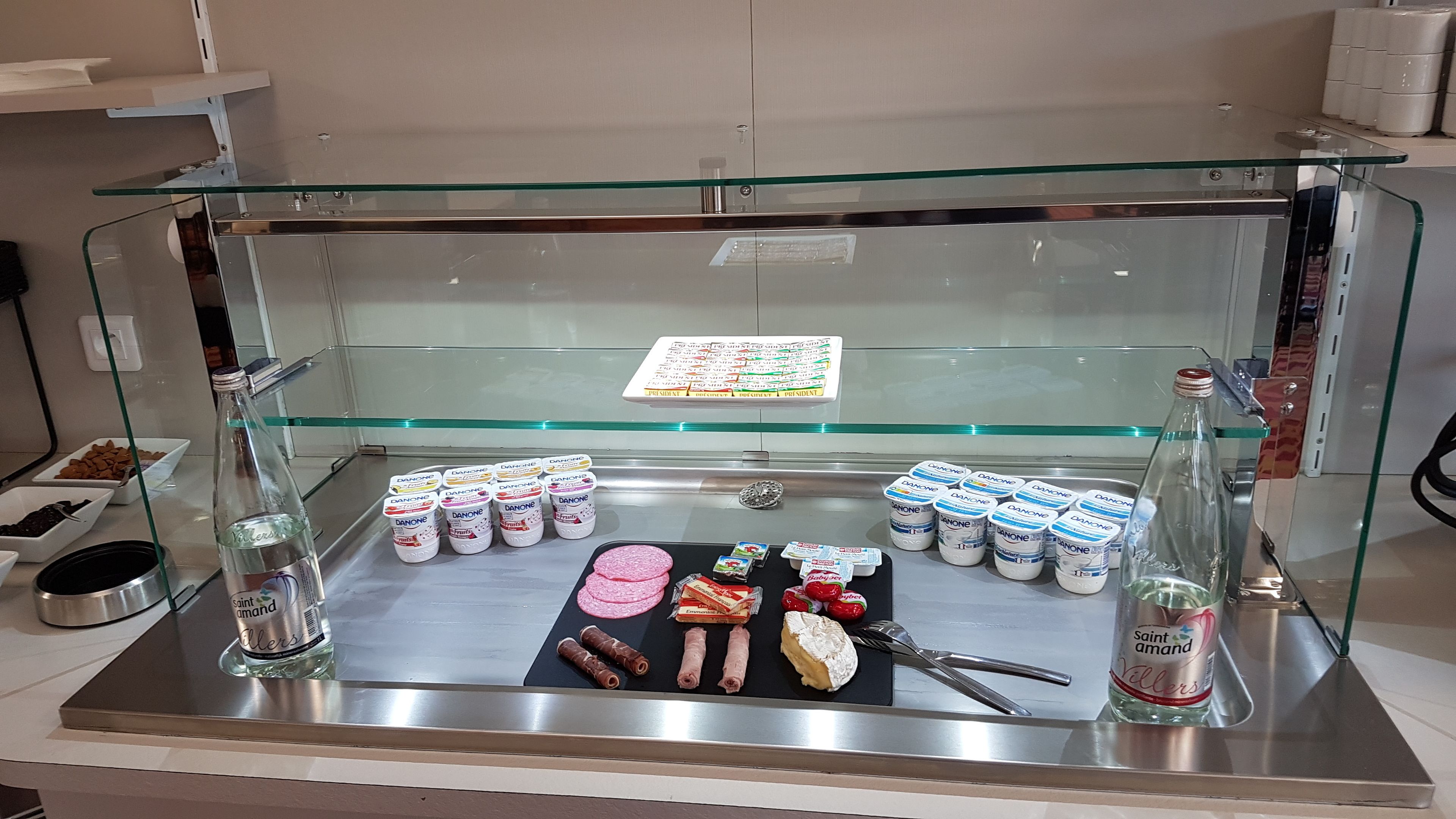 daily continental breakfast (eur 12 per person)