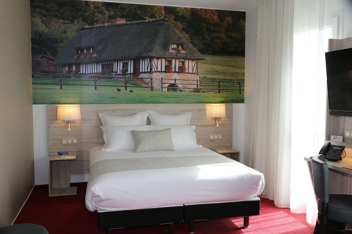 Chambre Triple | Literie de qualité supérieure, surmatelas, décoration personnalisée