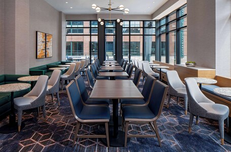 Hyatt Place Indianapolis Downtown - Image 30
