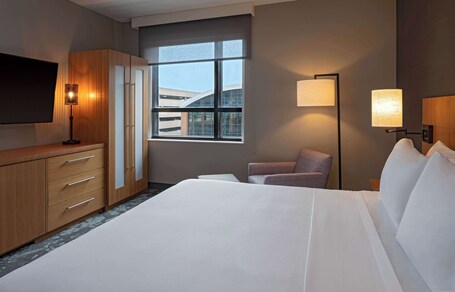 Hyatt Place Indianapolis Downtown - Image 10