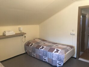 Single Room, Shared Bathroom | Free WiFi, bed sheets - Guesthouse Básar (Grimsey)