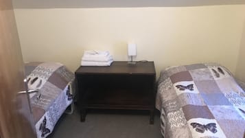 Twin Room, Shared Bathroom | Free WiFi, bed sheets