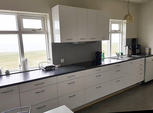 Shared kitchen - Guesthouse Básar (Grimsey)