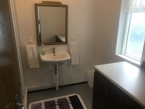 Bathroom - Guesthouse Básar (Grimsey)