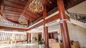 A spacious lobby with high ceilings, large wooden columns, and a grand chandelier. - Ningguo Wooden Villa of the World (Ningguo)