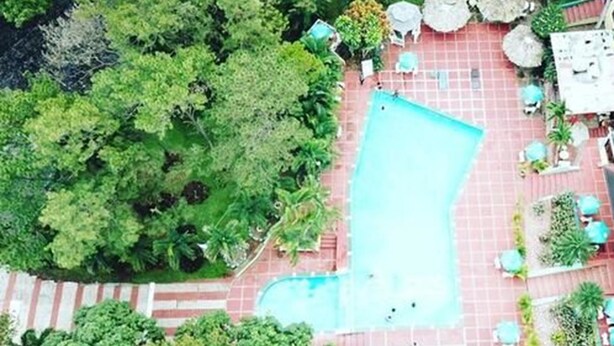 Gambar tidak terklasifikasi, 1 dari 14, tombol