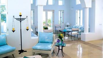 TV de tela plana, DVD player