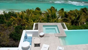 Piscina all'aperto, una piscina a sfioro