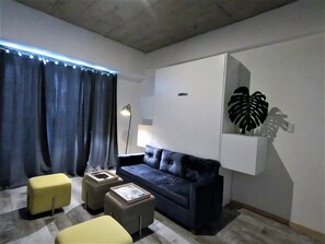 Apartment, Berbilang Katil, Non Smoking | Ruang tamu | TV LCD 