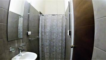 Apartment, Multiple Beds, Non Smoking | Bathroom | Shower, towels