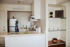 Apartment, 1 Bedroom | Private kitchen | Full-size fridge, microwave, oven, stovetop - Lindo Y Acogedor Departamento En Zona Tranquila (Lima)