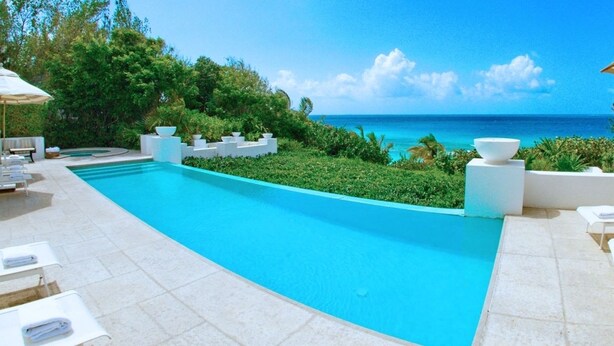 Outdoor pool, an infinity pool