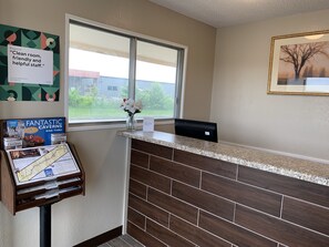 Lobby - Regency Inn (Rolla)