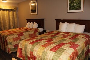 Desk, free WiFi, bed sheets - Regency Inn (Rolla)