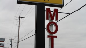 A motel sign with the name "Regency Inn" and a large "MOTEL" sign below it. - Regency Inn (Rolla)