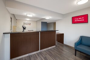 Lobby - HomeTowne Studios by Red Roof Orange, TX (Orange)
