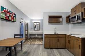 Estudio, para no fumadores (1 King Bed and 2 Double Beds) | Cortinas blackout, tabla de planchar con plancha y wifi gratis 