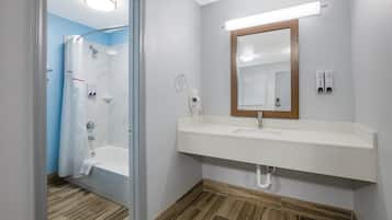 Combined shower/bathtub, hair dryer, towels