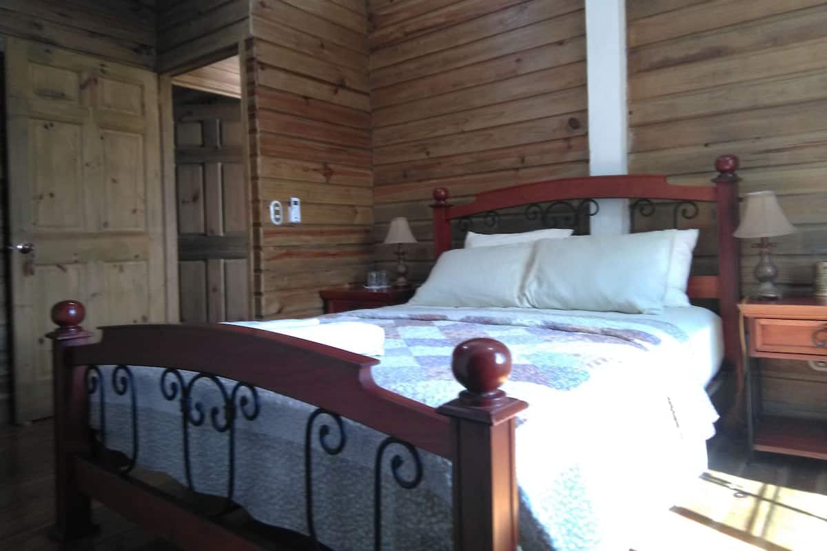 Kamar Double Deluks, 1 Tempat Tidur Queen, Bebas Asap Rokok | Tirai kedap cahaya, Wi-Fi gratis, dan seprai linen