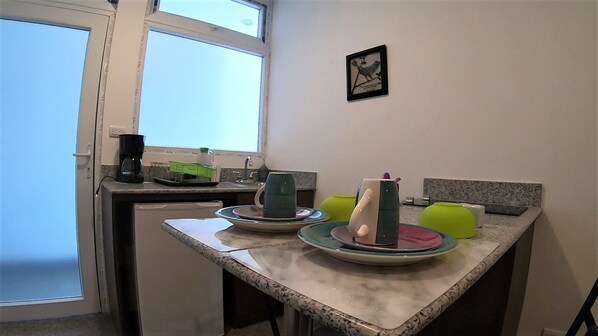 Apartemen, Bebas Asap Rokok | Makan di kamar