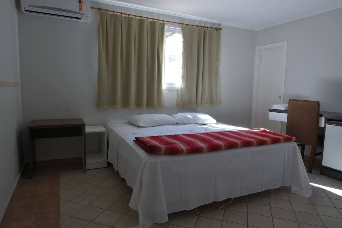 Basic Double or Twin Room, Non Smoking | Minibar, WiFi (free), bed sheets