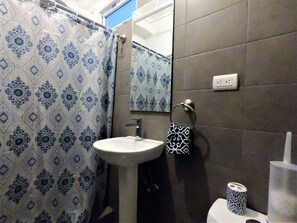 Apartment, Multiple Beds, Non Smoking | Bathroom | Shower, towels - 311  GT26 (Guatemala City)