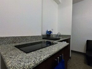 公寓, 多張床, 非吸煙房 | 私人廚房 | 電冰箱、微波爐、爐台、咖啡機/沖茶器