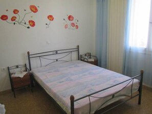 Iron/ironing board, bed sheets - Harmony Apartments (Fournoi)