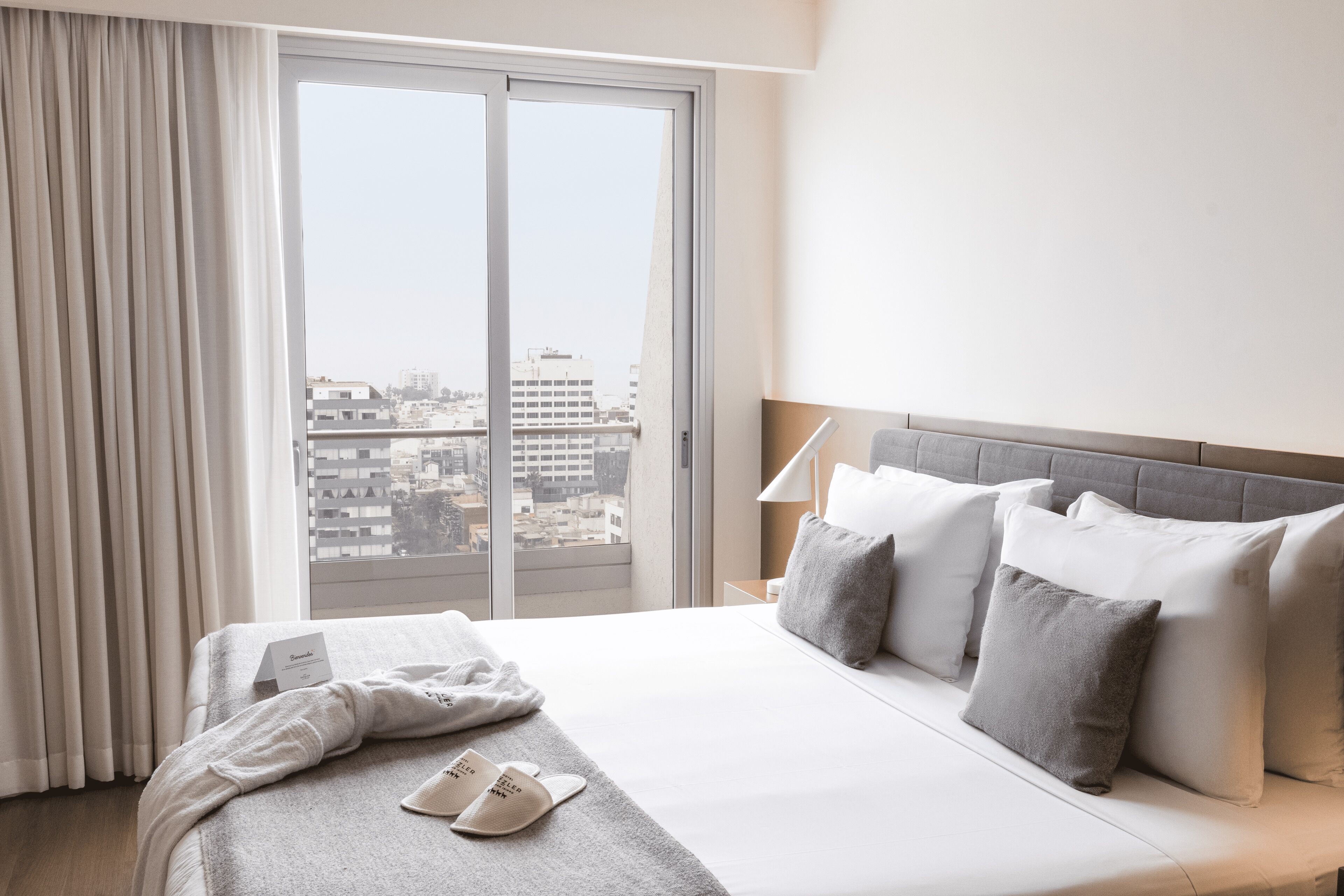 防过敏的被褥、迷你吧、客房内保险箱、办公桌