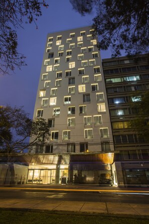 Front of property – evening/night - Dazzler by Wyndham Lima San Isidro (Lima)