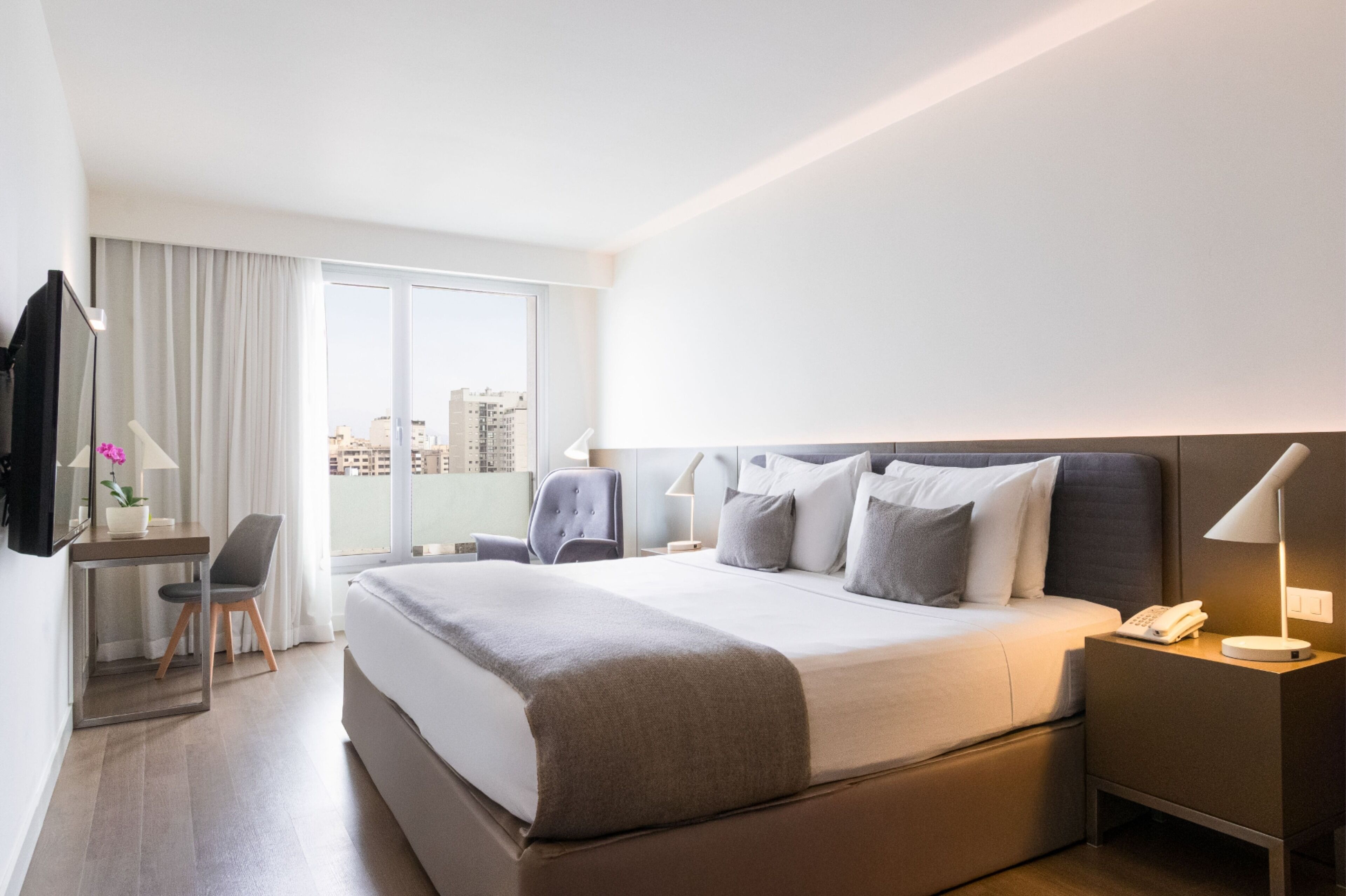 Ropa de cama hipoalergénica y minibar 