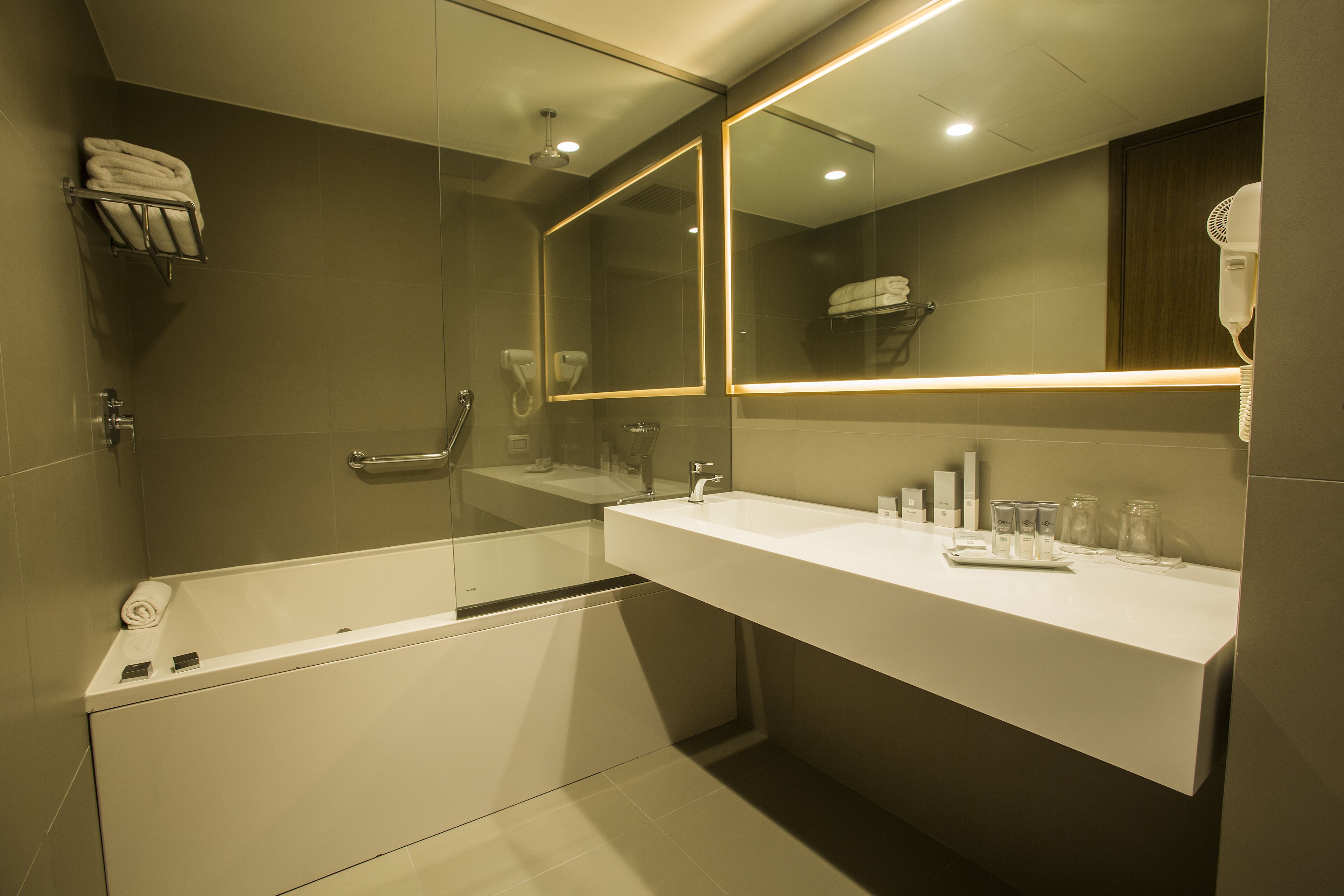 shower, free toiletries, hair dryer, towels