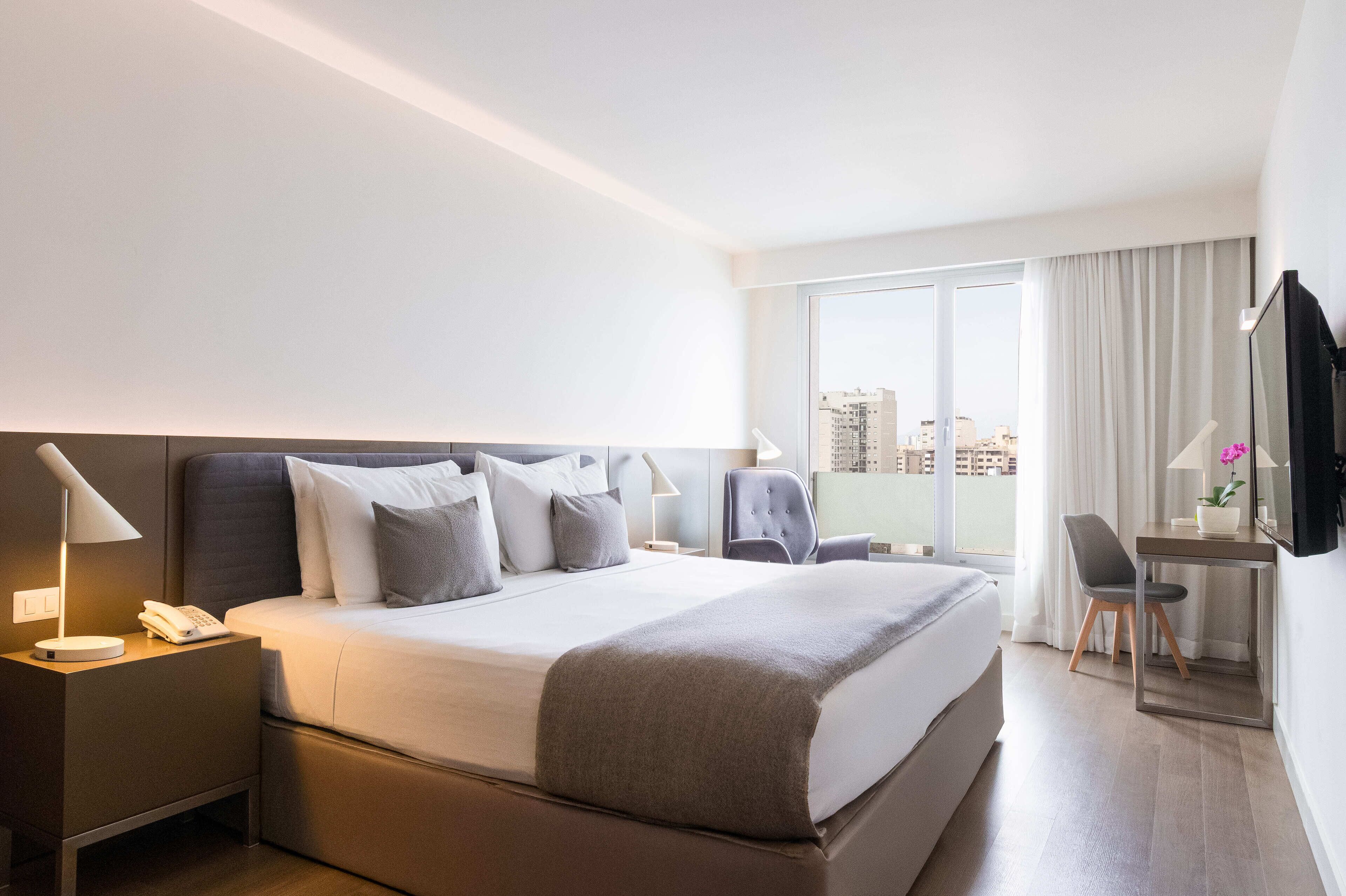 ห้องพัก, เตียงคิงไซส์ 1 เตียง, ปลอดบุหรี่ | เครื่องนอนป้องกันสารก่อภูมิแพ้, มินิบาร์, ตู้นิรภัยในห้องพัก, โต๊ะทำงาน