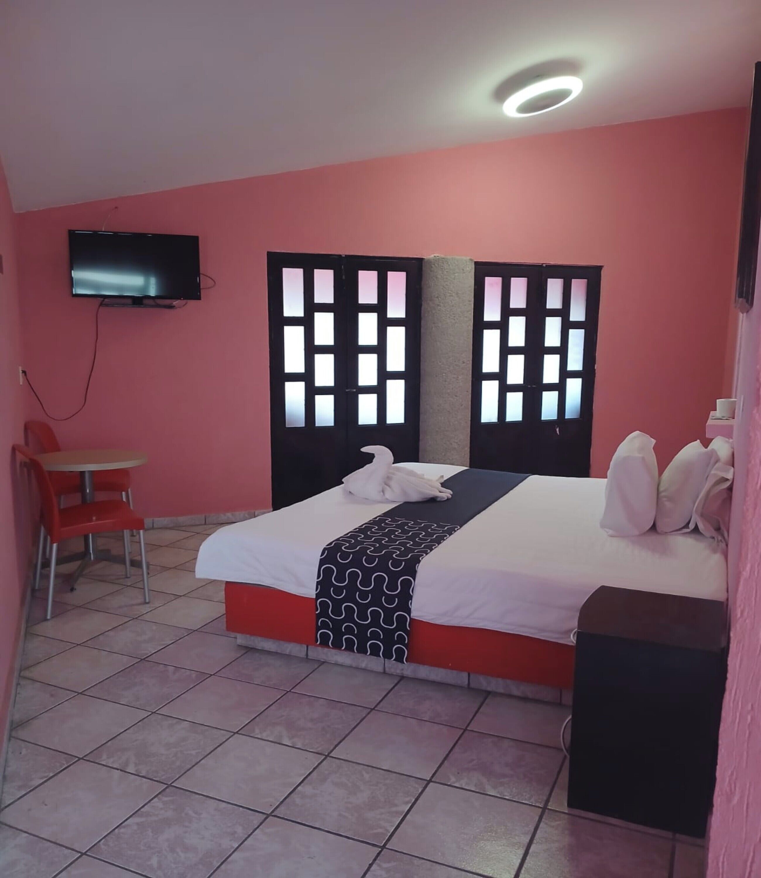 Deluxe Studio, 1 King Bed | 4 bedrooms, desk, iron/ironing board, free WiFi