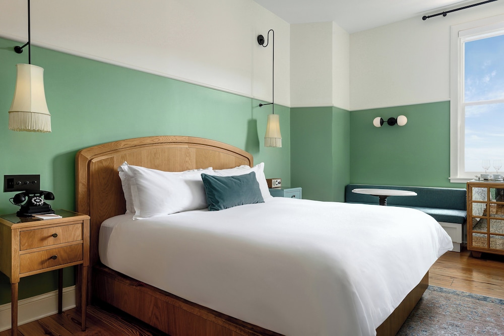 The Drayton Hotel Savannah, Curio Collection by Hilton by null