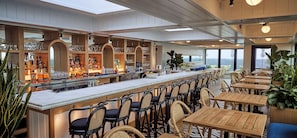 3 bars/lounges - The Drayton Hotel Savannah, Curio Collection by Hilton (Savannah)