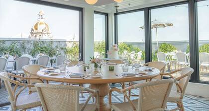 The Drayton Hotel Savannah, Curio Collection by Hilton