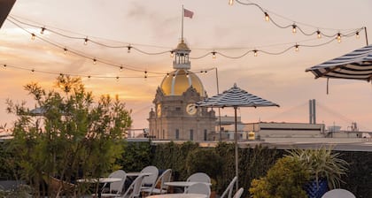 The Drayton Hotel Savannah, Curio Collection by Hilton