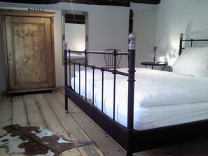 Apartment Paul (incl. end cleaning fee) | Individually decorated, individually furnished, iron/ironing board