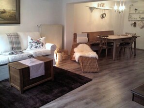 Apartment Emma (incl. end cleaning fee) | Living room | Flat-screen TV - Naturhof Bohlien (Reichshof)