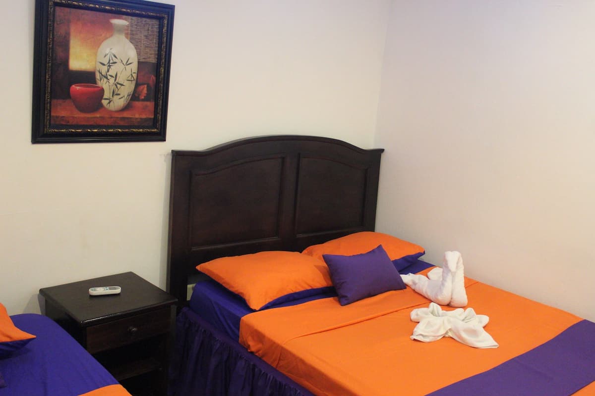 Casa, varias camas, para no fumadores | 4 habitaciones, cortinas blackout, wifi gratis y ropa de cama