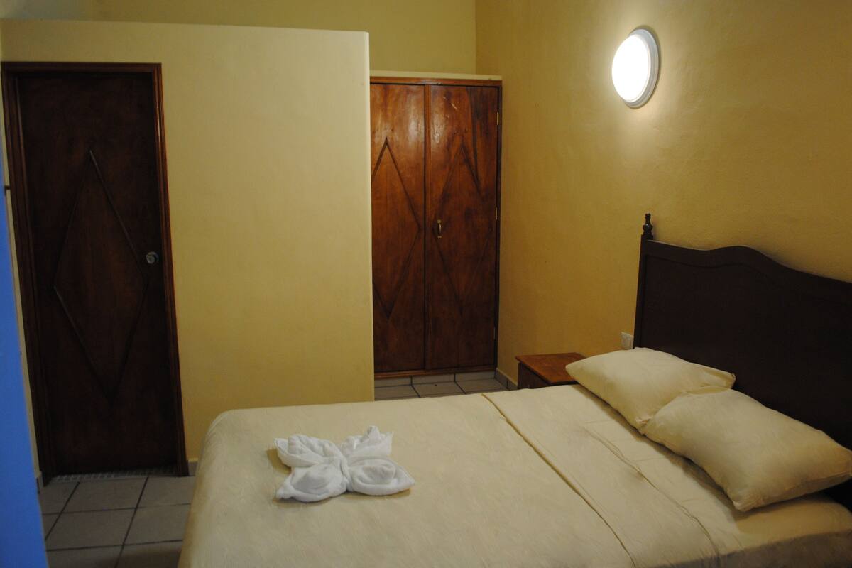Room, 1 Double Bed, Non Smoking | Blackout drapes, iron/ironing board (on request), WiFi (free)