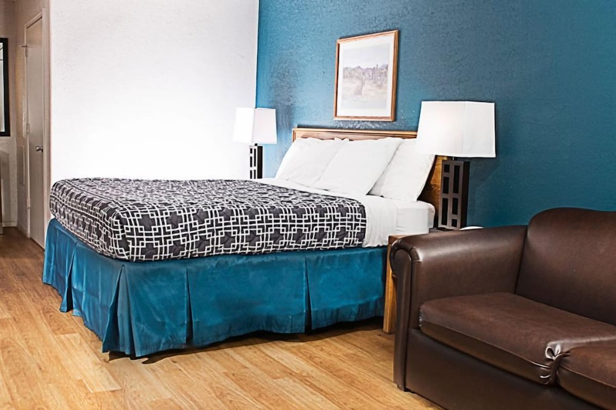 Desk, iron/ironing board, WiFi (free), bed sheets
